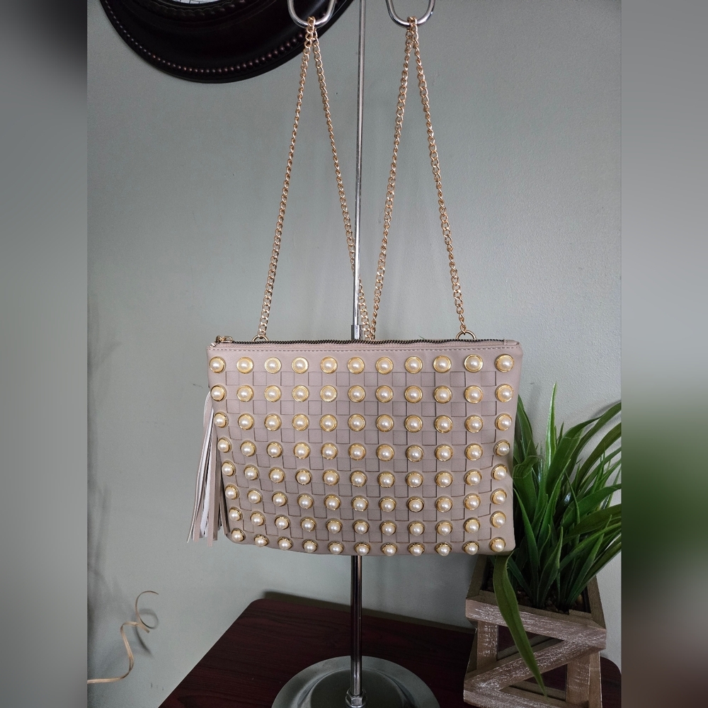Unbranded Pearled Crossbody with Chain ⛓️